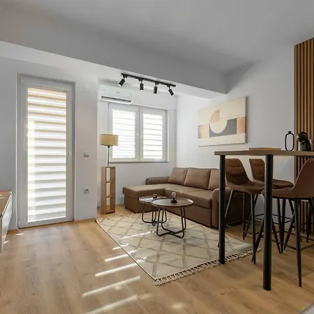 아파트 Centrally Located Cozy Oasis Do